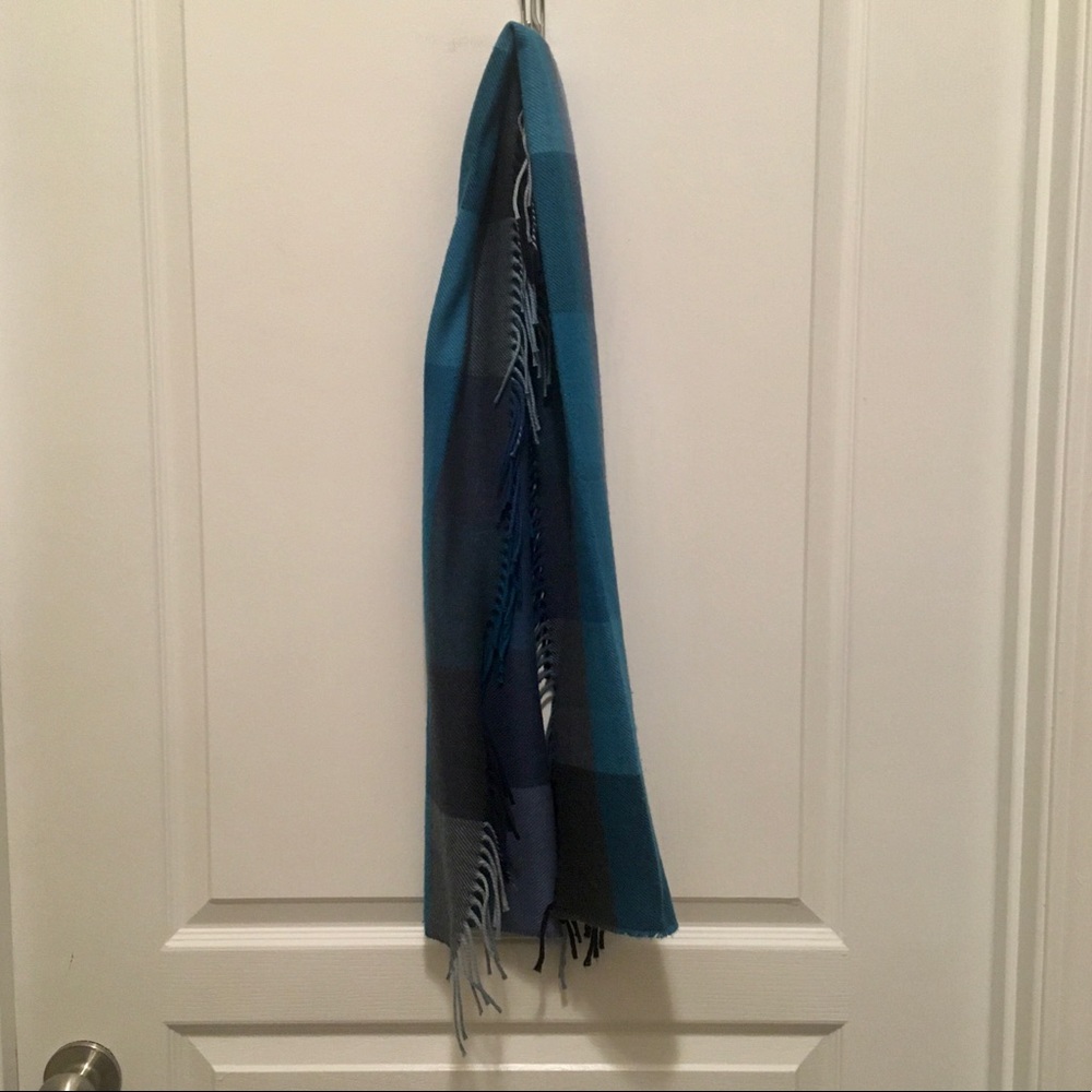‼️LAST CHANCE‼️Lot of 2 Blue Scarves - Picture 4 of 13